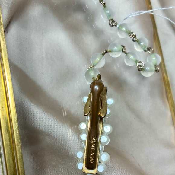 Vintage Pearl Sweater Clip - Picture 4 of 4